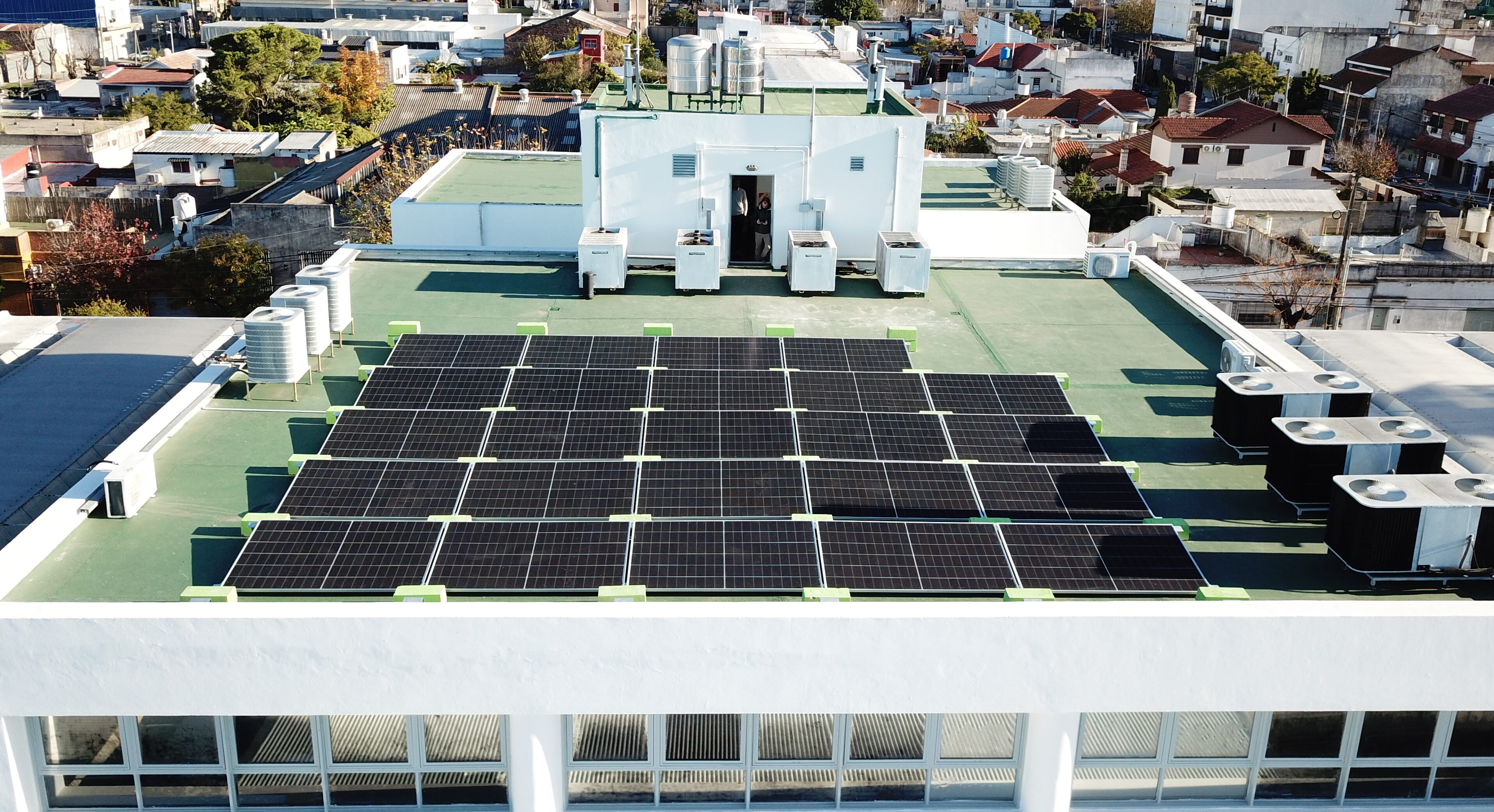 Caso de Éxito: Microautomación incorpora energía solar para impulsar su eficiencia