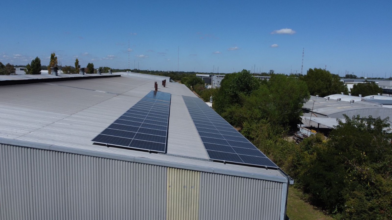 Caso de Éxito: BREMET apuesta por una solución solar escalable y eficiente en la industria metalúrgica