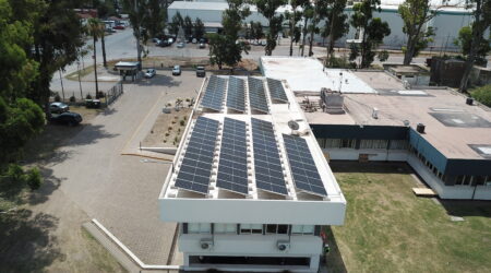 Energía solar impulsa sostenibilidad en Puerto San Nicolás